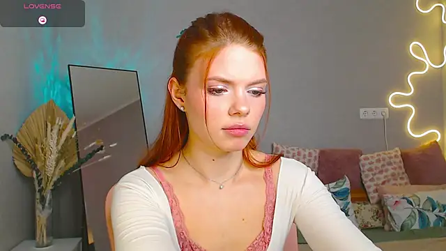 Snapshot of Red__Candy chatting on 03-08-25, 08:55 Red Candy online show from 03-08-25, 08:55