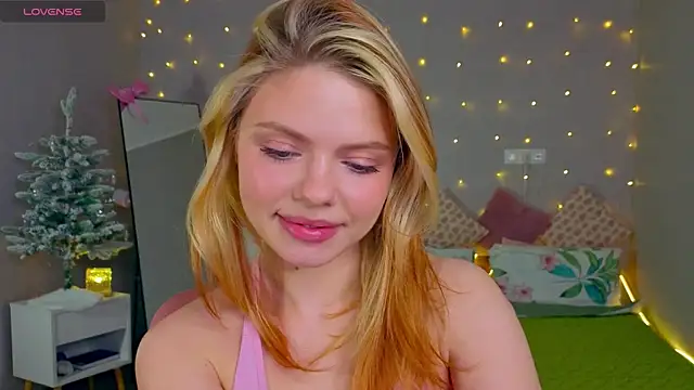 Snapshot of Red__Candy chatting on 12-21-25, 12:56 Red Candy online show from 12-21-25, 12:56