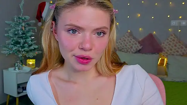 Snapshot of Red__Candy chatting on 01-07-26, 12:07 Red Candy online show from 01-07-26, 12:07