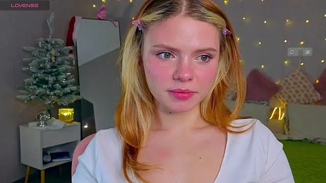 Snapshot of Red__Candy chatting on 01-10-26, 03:03 Red Candy online show from 01-10-26, 03:03