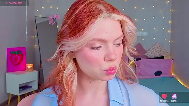 Snapshot of Red__Candy chatting on 02-12-26, 01:28 Red Candy online show from 02-12-26, 01:28