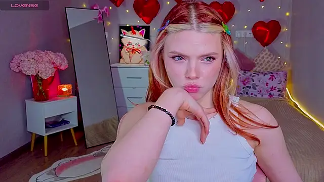 Snapshot of Red__Candy chatting on 02-20-26, 05:13 Red Candy online show from 02-20-26, 05:13