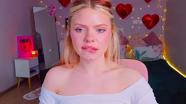 Snapshot of Red__Candy chatting on 03-13-26, 03:18 Red Candy online show from 03-13-26, 03:18