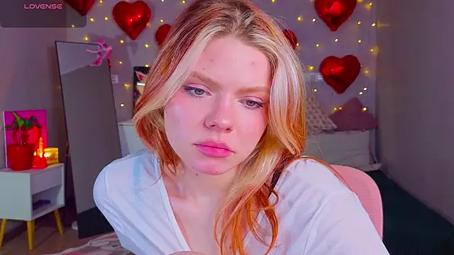 Snapshot of Red__Candy chatting on 03-25-26, 03:18 Red Candy online show from 03-25-26, 03:18