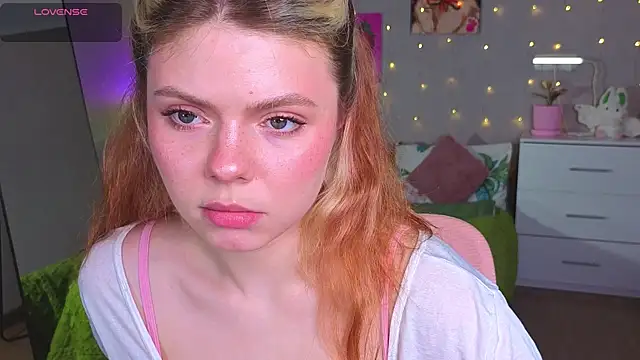 Red  Candy online show from 05-15-26, 02:13