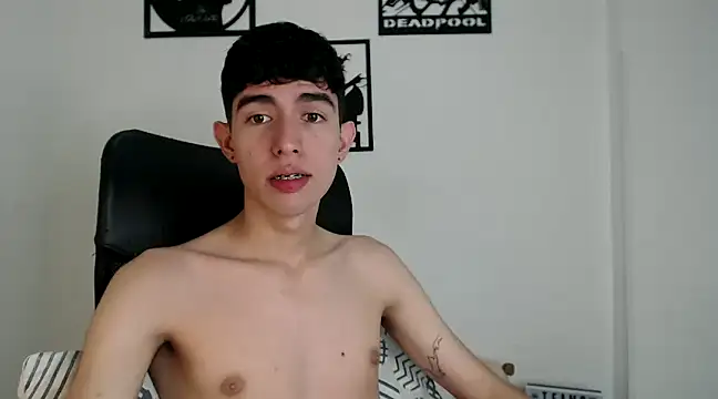 Snapshot of Andy_hot19 chatting on 12-18-24, 02:32 Andy hot19 online show from 12-18-24, 02:32