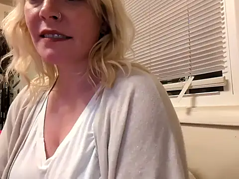 lexiwet23 online show from 06-08-26, 08:58