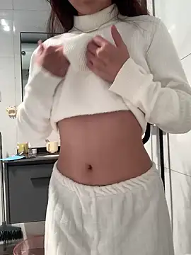 Snapshot of Aimeil chatting on 12-23-24, 02:39 Aimeil online show from 12-23-24, 02:39