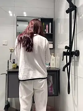 Snapshot of Aimeil chatting on 01-04-25, 11:54 Aimeil online show from 01-04-25, 11:54