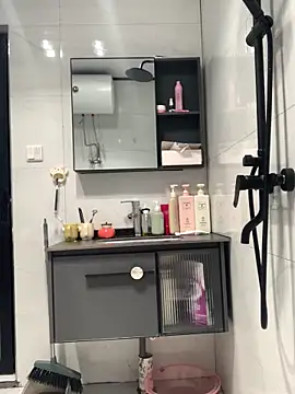 Snapshot of Aimeil chatting on 01-18-25, 12:57 Aimeil online show from 01-18-25, 12:57