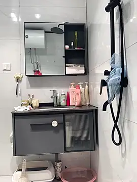 Snapshot of Aimeil chatting on 03-04-25, 12:44 Aimeil online show from 03-04-25, 12:44