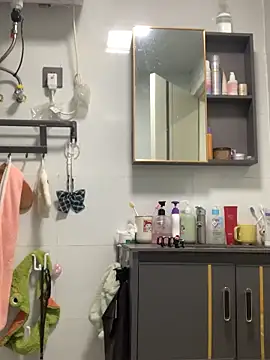 Snapshot of Aimeil chatting on 10-03-25, 04:37 Aimeil online show from 10-03-25, 04:37