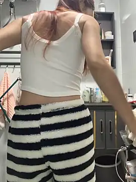 Snapshot of Aimeil chatting on 11-11-25, 03:12 Aimeil online show from 11-11-25, 03:12