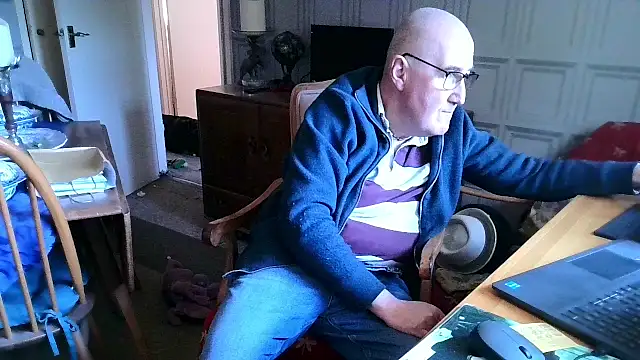 Adamdaddybear online show from 02-02-25, 01:41