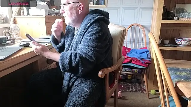 Adamdaddybear online show from 09-19-25, 07:21