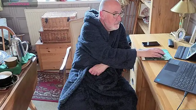 Adamdaddybear online show from 04-29-26, 07:34