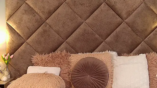 Snapshot of JaquelineM chatting on 03-14-25, 05:05 JaquelineM online show from 03-14-25, 05:05