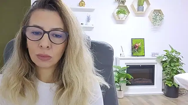 SukyGirl online show from 11-11-25, 08:14