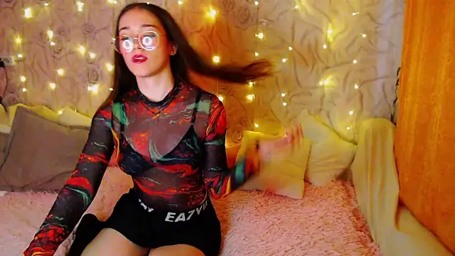 Snapshot of fluffy_kitty_ chatting on 09-21-25, 03:30 fluffy kitty  online show from 09-21-25, 03:30