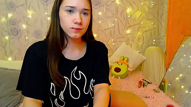 Snapshot of fluffy_kitty_ chatting on 10-30-25, 09:04 fluffy kitty  online show from 10-30-25, 09:04