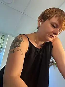 Sweetleeahxx online show from 07-05-26, 01:07