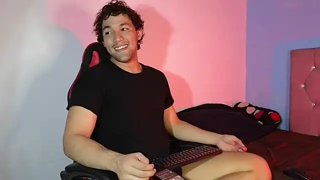 Snapshot of FreyrStyle chatting on 12-25-24, 10:59 FreyrStyle online show from 12-25-24, 10:59