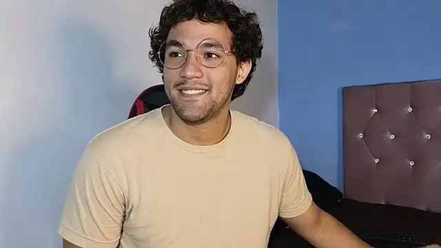 Snapshot of FreyrStyle chatting on 12-26-24, 04:36 FreyrStyle online show from 12-26-24, 04:36