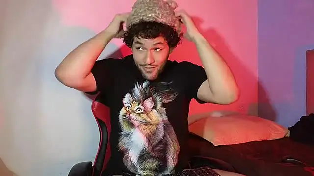 Snapshot of FreyrStyle chatting on 01-02-25, 01:17 FreyrStyle online show from 01-02-25, 01:17