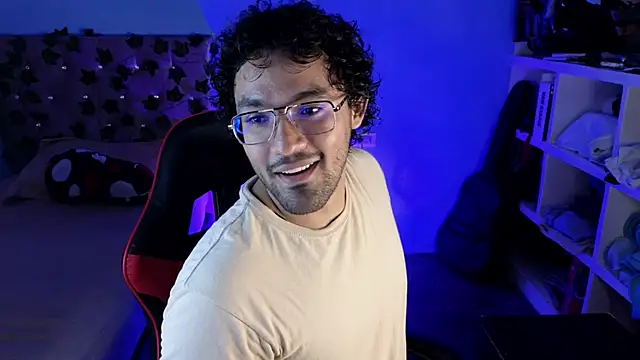 Snapshot of FreyrStyle chatting on 10-09-25, 02:09 FreyrStyle online show from 10-09-25, 02:09