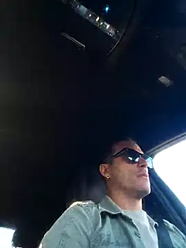 Snapshot of Lucas___81 chatting on 10-24-25, 08:00 Lucas 81 online show from 10-24-25, 08:00