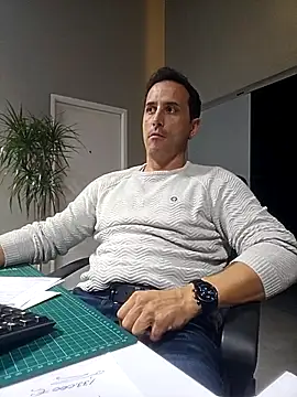 Snapshot of Lucas___81 chatting on 11-06-25, 07:48 Lucas 81 online show from 11-06-25, 07:48