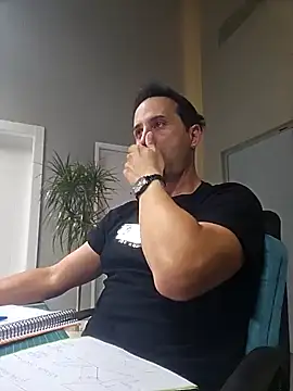 Snapshot of Lucas___81 chatting on 11-10-25, 07:24 Lucas 81 online show from 11-10-25, 07:24