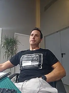 Snapshot of Lucas___81 chatting on 11-13-25, 07:24 Lucas 81 online show from 11-13-25, 07:24