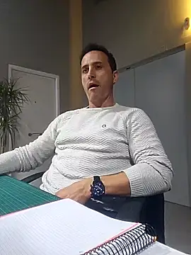 Snapshot of Lucas___81 chatting on 11-25-25, 07:25 Lucas 81 online show from 11-25-25, 07:25