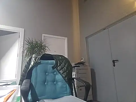 Snapshot of Lucas___81 chatting on 11-27-25, 07:49 Lucas 81 online show from 11-27-25, 07:49