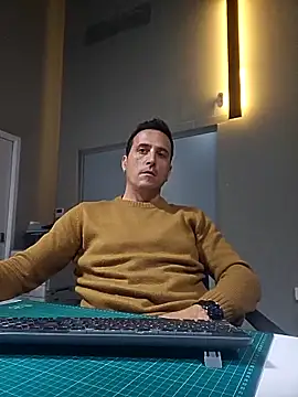 Snapshot of Lucas___81 chatting on 12-02-25, 07:53 Lucas 81 online show from 12-02-25, 07:53