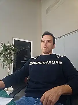 Snapshot of Lucas___81 chatting on 12-22-25, 10:23 Lucas 81 online show from 12-22-25, 10:23