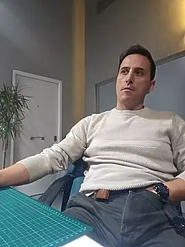 Snapshot of Lucas___81 chatting on 01-09-26, 07:15 Lucas 81 online show from 01-09-26, 07:15