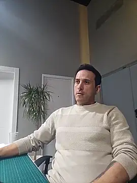 Snapshot of Lucas___81 chatting on 03-04-26, 07:20 Lucas 81 online show from 03-04-26, 07:20