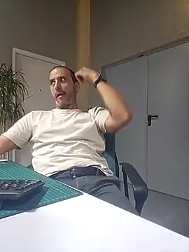 Snapshot of Lucas___81 chatting on 04-07-26, 06:30 Lucas 81 online show from 04-07-26, 06:30