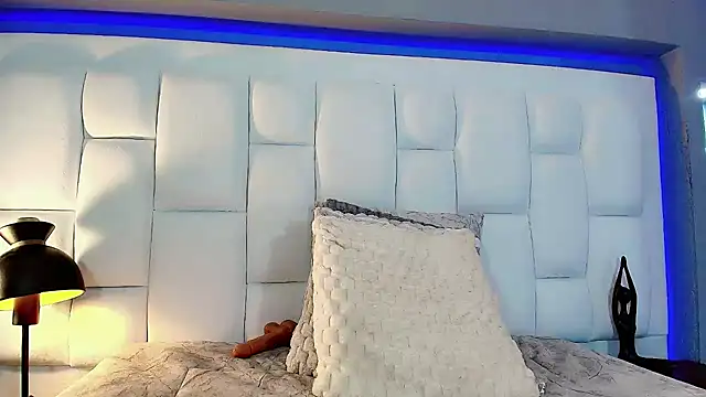 CuteAri online show from 02-02-25, 12:19