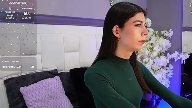 CuteAri online show from 10-31-25, 08:43