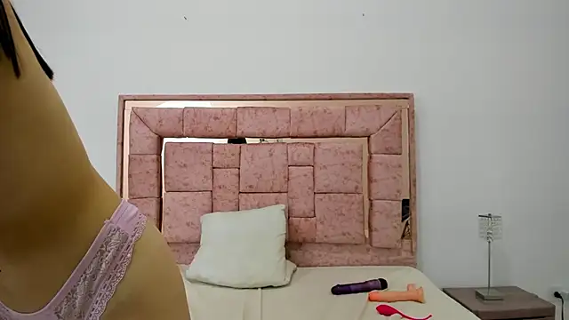 Snapshot of MAVIE_IVANOVA chatting on 01-25-25, 01:54 MAVIE IVANOVA online show from 01-25-25, 01:54