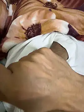 Snapshot of hamed-697 chatting on 01-13-25, 07:00 hamed-697 online show from 01-13-25, 07:00