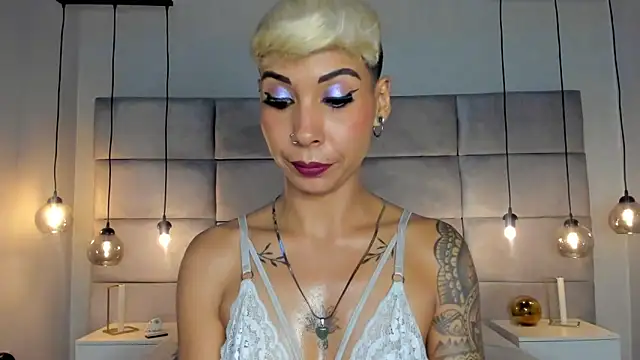 Snapshot of MiaMorgan_ chatting on 01-12-25, 05:33 MiaMorgan online show from 01-12-25, 05:33