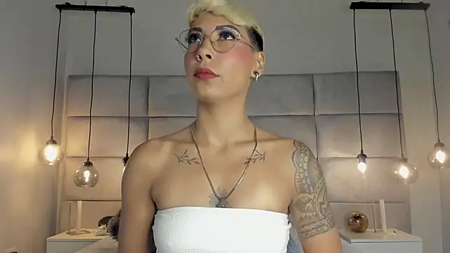 Snapshot of MiaMorgan_ chatting on 01-29-25, 12:02 MiaMorgan online show from 01-29-25, 12:02