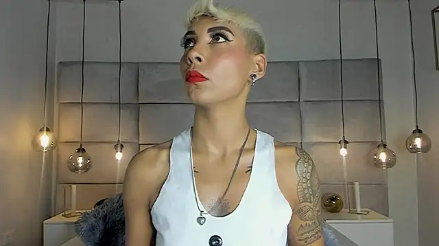 Snapshot of MiaMorgan_ chatting on 02-10-25, 01:22 MiaMorgan online show from 02-10-25, 01:22