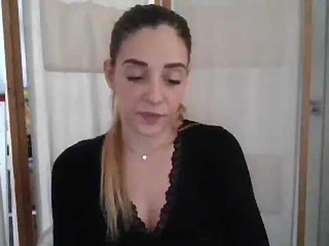 Snapshot of MissBella131 chatting on 12-20-24, 02:27 MissBella131 online show from 12-20-24, 02:27