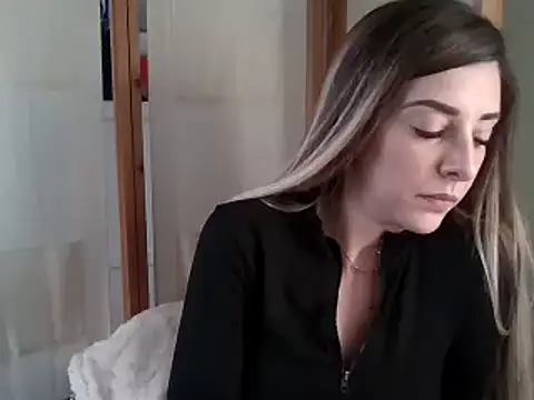 Snapshot of MissBella131 chatting on 01-14-25, 02:22 MissBella131 online show from 01-14-25, 02:22