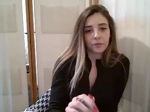 Snapshot of MissBella131 chatting on 02-19-25, 04:44 MissBella131 online show from 02-19-25, 04:44